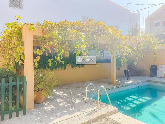 Foto 1 de Casa en venda a Coruxo - Oia - Saiáns de 4 habitacions amb piscina i jardí