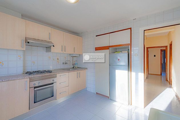 Foto 2 de Pis en venda a Bouzas - Coia de 3 habitacions amb terrassa
