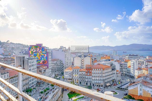 Foto 2 de Pis en venda a Praza España - Casablanca de 4 habitacions amb terrassa i balcó