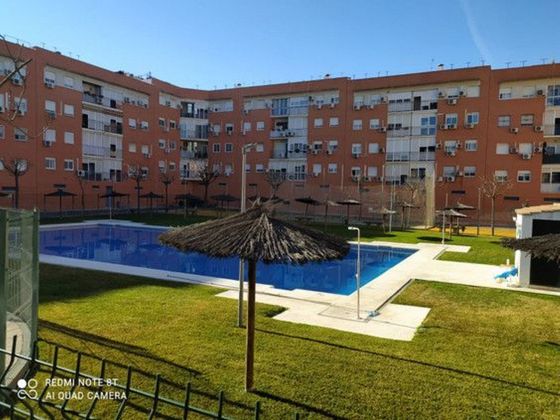 Foto 1 de Pis en venda a Montequinto de 3 habitacions amb piscina i garatge