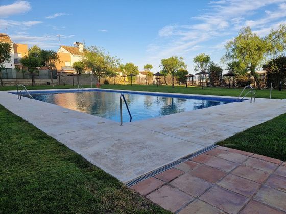 Foto 1 de Casa en venda a Espartinas de 5 habitacions amb terrassa i piscina