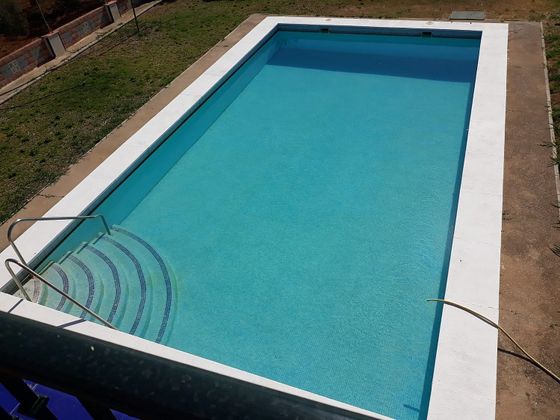 Foto 2 de Chalet en venta en Espartinas de 6 habitaciones con terraza y piscina
