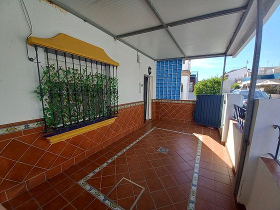 Foto 2 de Venta de casa adosada en Castilleja de la Cuesta de 3 habitaciones con terraza y aire acondicionado