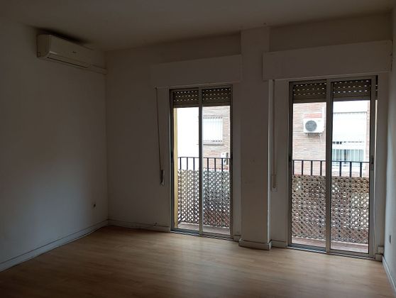 Foto 2 de Piso en alquiler en Triana Este de 2 habitaciones con terraza y aire acondicionado