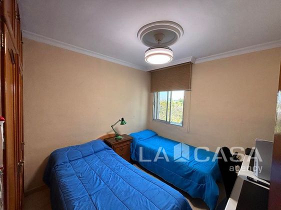 Foto 2 de Venta de piso en Montequinto de 3 habitaciones con terraza y aire acondicionado