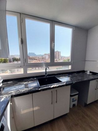 Foto 1 de Pis en venda a calle Circunvalación de 4 habitacions amb garatge i balcó