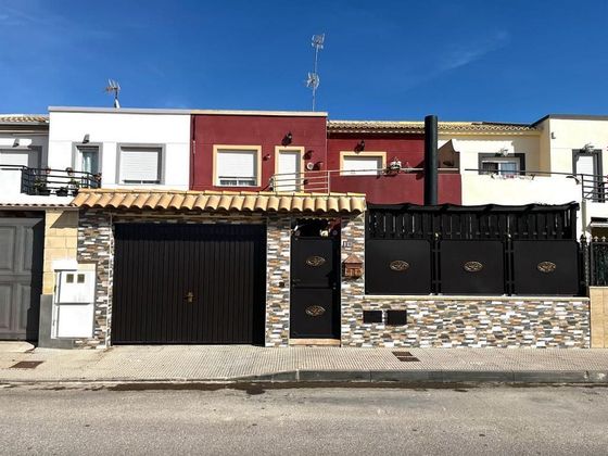 Foto 1 de Venta de casa en calle León de 5 habitaciones con terraza y garaje