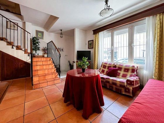Foto 1 de Casa en venda a calle España de 4 habitacions amb terrassa i aire acondicionat