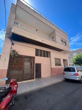 Foto 1 de Xalet en venda a calle Alicante de 3 habitacions amb terrassa i aire acondicionat