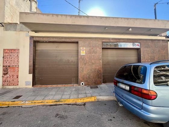 Foto 1 de Local en venta en calle Azorín con garaje
