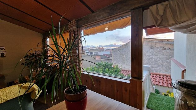 Foto 2 de Casa en venda a calle Pablo Neruda de 4 habitacions amb terrassa i balcó