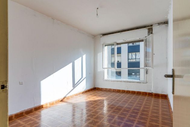 Foto 2 de Piso en venta en plaza San Cosme y San Damián de 3 habitaciones con terraza y calefacción