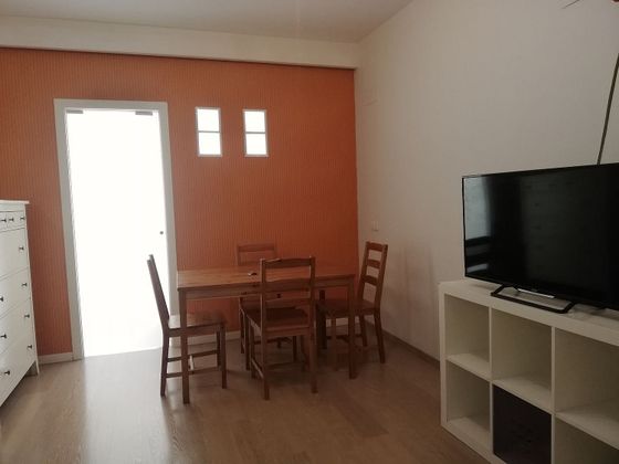 Foto 2 de Alquiler de piso en calle Alonso Barba de 1 habitación con muebles y aire acondicionado