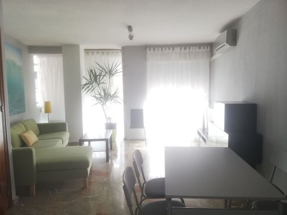 Foto 2 de Pis en lloguer a Centro - Huelva de 1 habitació amb mobles i balcó