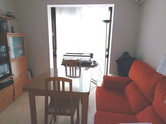Foto 1 de Alquiler de piso en calle Santiago Apóstol de 1 habitación con muebles y ascensor