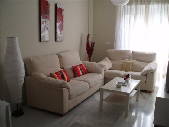 Foto 1 de Alquiler de piso en Centro - Huelva de 1 habitación con garaje y muebles