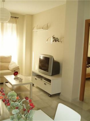 Foto 2 de Alquiler de piso en Centro - Huelva de 1 habitación con garaje y muebles