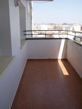 Foto 1 de Alquiler de piso en avenida Guatemala de 4 habitaciones con balcón y ascensor