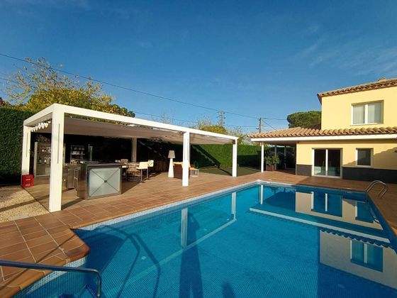 Foto 1 de Chalet en venta en Llagostera de 5 habitaciones con terraza y piscina
