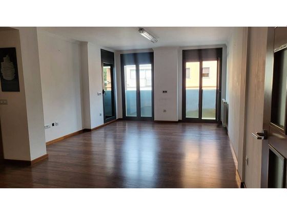 Foto 2 de Pis en venda a Centre - Figueres de 3 habitacions amb balcó i aire acondicionat