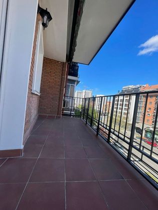 Foto 2 de Pis en lloguer a Valdezarza de 2 habitacions amb terrassa i mobles