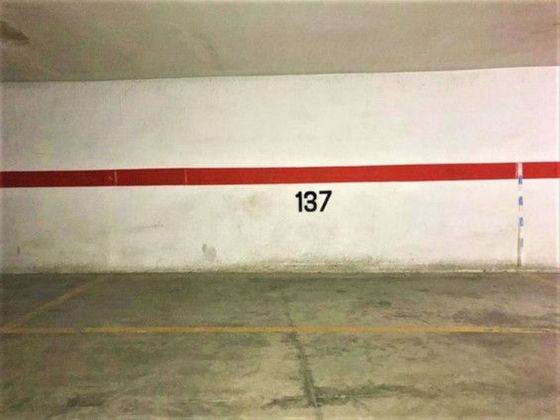 Foto 2 de Garaje en venta en calle D'andalusía de 11 m²