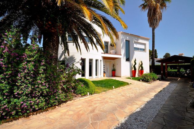 Foto 1 de Chalet en venta en Ardiaca - La Llosa de 5 habitaciones con piscina y balcón