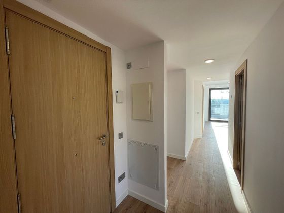 Foto 2 de Alquiler de piso en calle De Frederic Mompou de 3 habitaciones con terraza y balcón