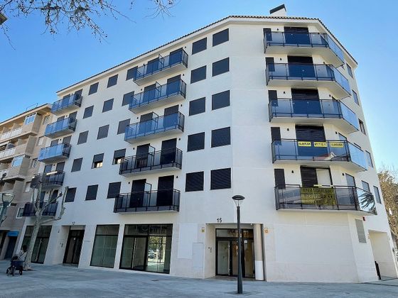 Foto 2 de Pis en lloguer a calle De Frederic Mompou de 4 habitacions amb terrassa i balcó