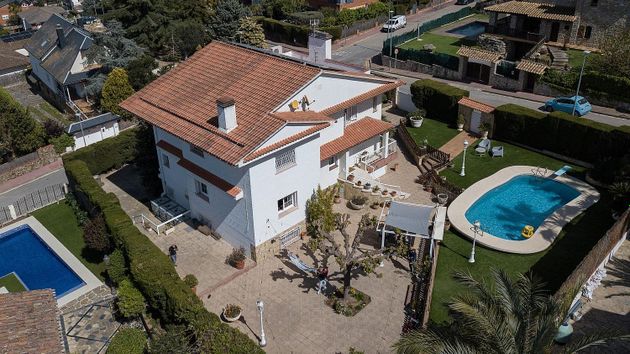 Foto 1 de Casa en venda a Corbera de Llobregat de 6 habitacions amb piscina i jardí