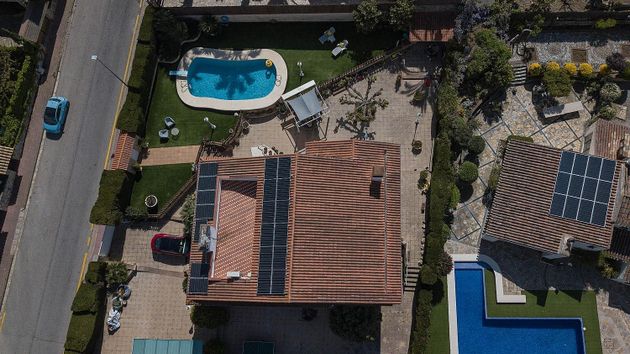 Foto 2 de Casa en venda a Corbera de Llobregat de 6 habitacions amb piscina i jardí