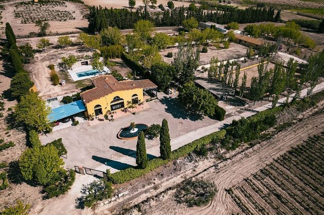 Foto 1 de Casa rural en venda a Castellví de la Marca de 6 habitacions amb piscina i jardí