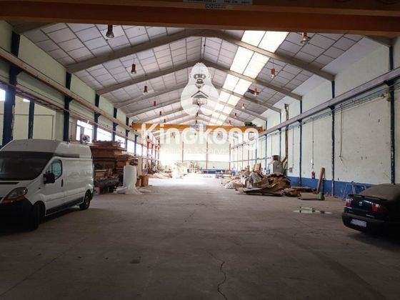 Foto 2 de Nau en venda a Zona Industrial de 2734 m²