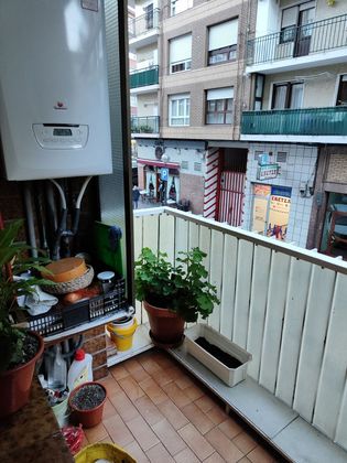 Foto 2 de Pis en venda a Valle de Trápaga-Trapagaran de 3 habitacions amb balcó i calefacció