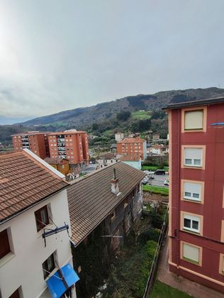 Foto 1 de Venta de piso en Valle de Trápaga-Trapagaran de 3 habitaciones con terraza y calefacción