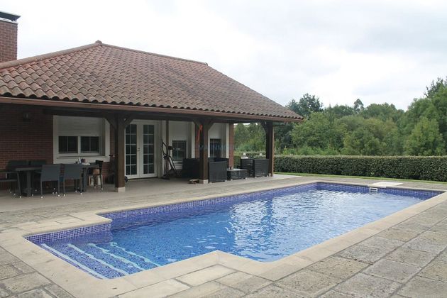 Foto 2 de Venta de chalet en Mungia de 4 habitaciones con piscina y jardín
