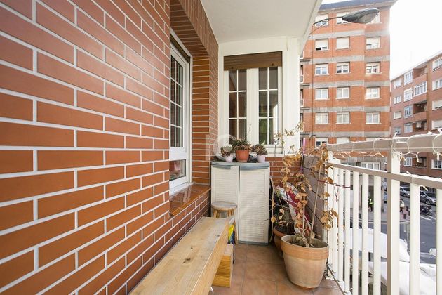 Foto 1 de Piso en venta en Santutxu de 3 habitaciones con terraza y balcón