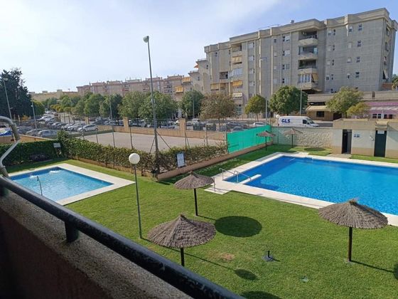 Foto 1 de Piso en venta en Noreste-Granja de 3 habitaciones con terraza y piscina