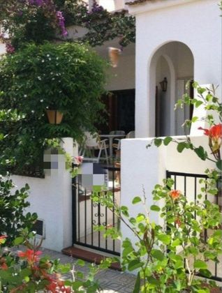 Foto 1 de Casa en venda a Zona Playa de la Concha de 3 habitacions amb terrassa i piscina