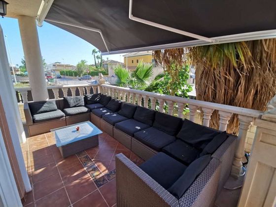 Foto 2 de Casa adossada en venda a Almoradí de 4 habitacions amb terrassa i piscina