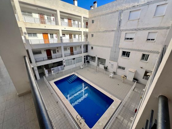 Foto 2 de Pis en venda a Almoradí de 2 habitacions amb terrassa i piscina