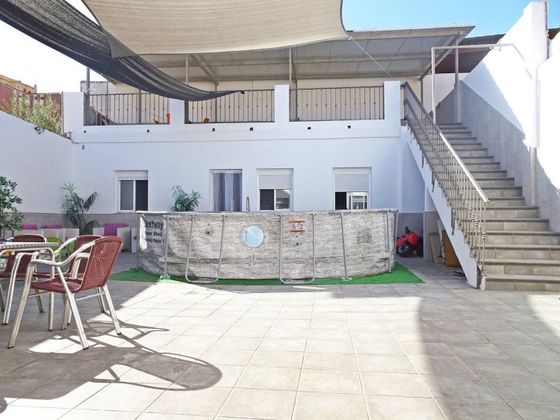 Foto 1 de Venta de casa en Parque Victoria Eugenia de 4 habitaciones con terraza y piscina
