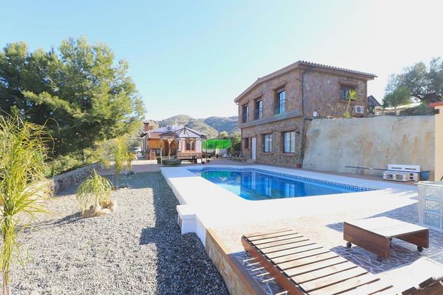 Foto 1 de Venta de chalet en Álora de 6 habitaciones con piscina y jardín