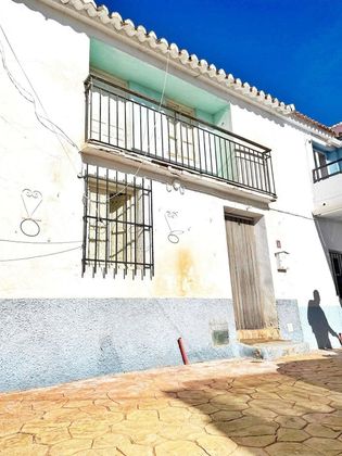Foto 1 de Casa en venta en Periana de 4 habitaciones con terraza y garaje