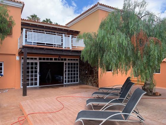 Foto 1 de Casa en venta en Caleta de Fuste de 4 habitaciones con terraza y piscina