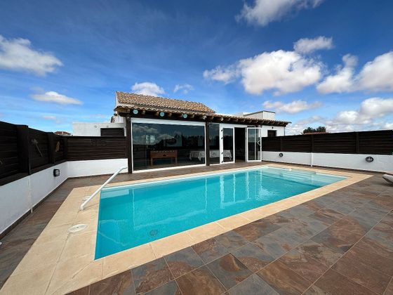 Foto 2 de Casa rural en venda a calle La Asomada de 4 habitacions amb terrassa i piscina