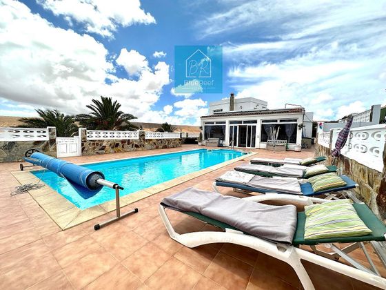 Foto 2 de Venta de chalet en calle Calderetilla de 3 habitaciones con terraza y piscina