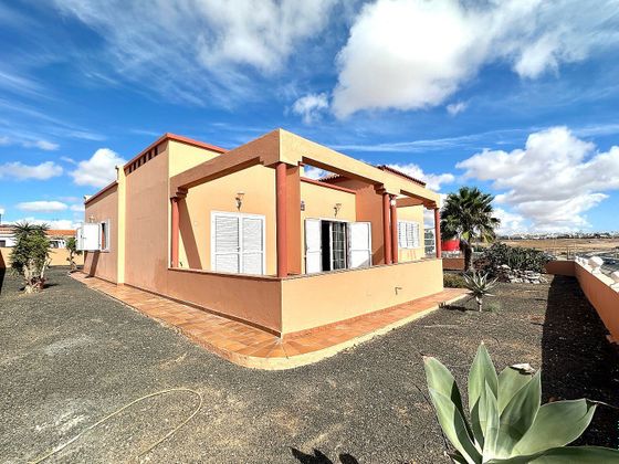 Foto 1 de Chalet en venta en Buenavista-Rosa Vila de 5 habitaciones con terraza y garaje