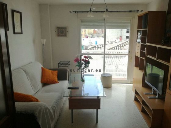 Foto 2 de Alquiler de piso en Pardaleras de 2 habitaciones con terraza y muebles
