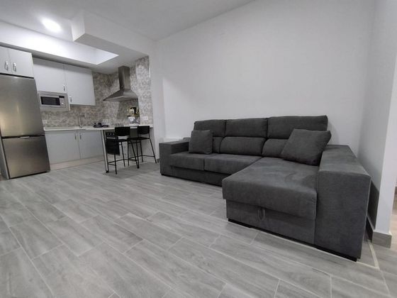 Foto 1 de Piso en alquiler en Huerta Rosales - Valdepasillas de 2 habitaciones con muebles y aire acondicionado
